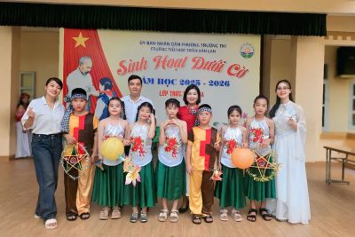 TƯNG BỪNG NGÀY HỘI TRĂNG RẰM Ở TRƯỜNG TIỂU HỌC TRẦN VĂN LAN